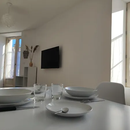Apartament Manivi *