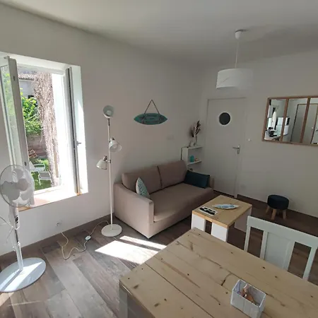 Manivi Apartament *